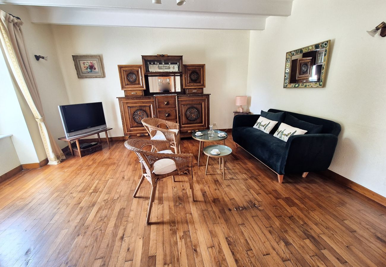 salon avec meubles Bretons