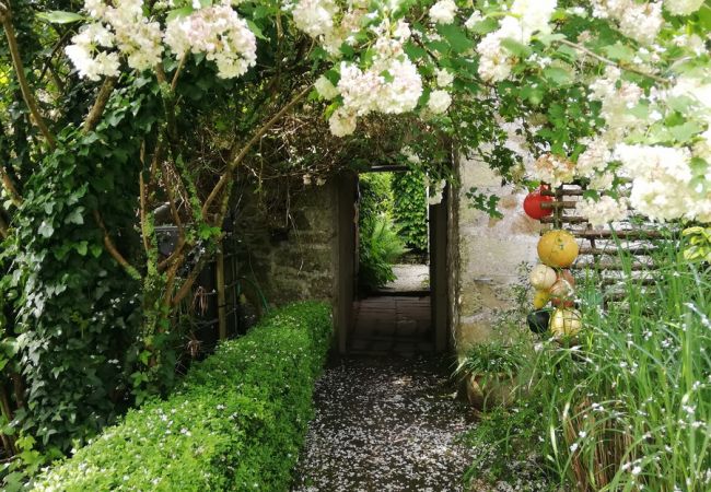 Maison à Audierne -   690-Villa de charme au cœur d’un jardin luxuriant Maison à Audierne -   690-Villa de charme au cœur d’un jardin luxuriant