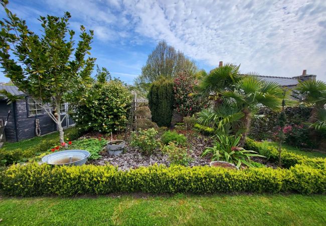 Maison à Audierne -   690-Villa de charme au cœur d’un jardin luxuriant Maison à Audierne -   690-Villa de charme au cœur d’un jardin luxuriant