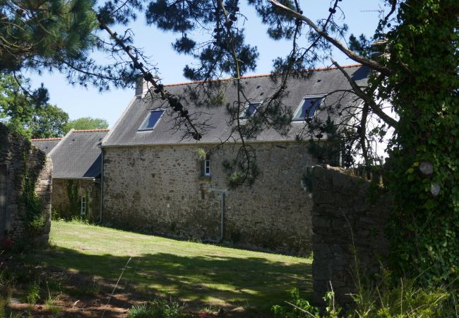 Maison à Beuzec-Cap-Sizun - 711- Spacieuse ferme bretonne, sauna, grand jardin Maison à Beuzec-Cap-Sizun - 711- Spacieuse ferme bretonne, sauna, grand jardin
