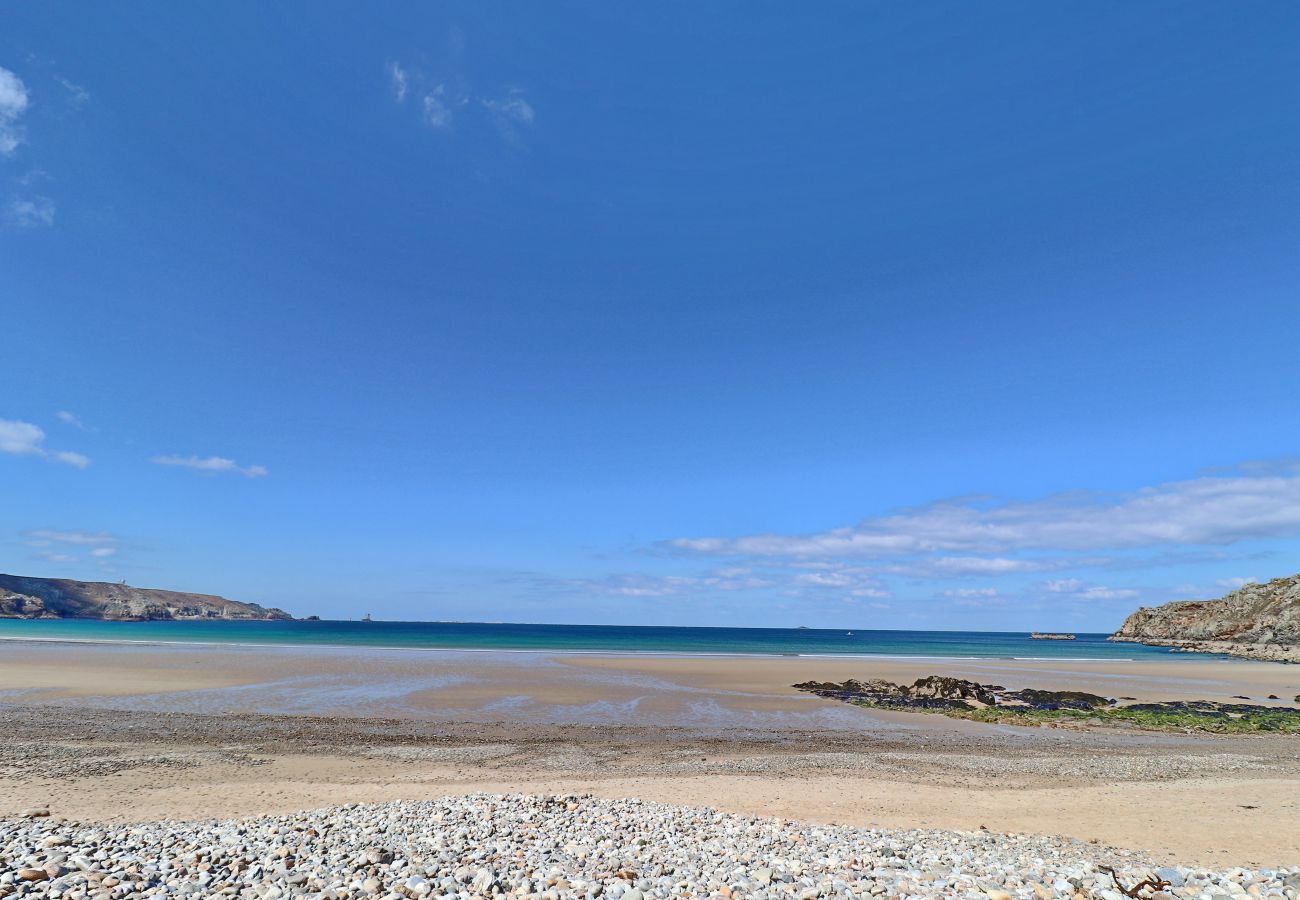 Villa à Primelin - 727- Superbe vue mer, grand confort, les pieds dans l'eau à St Tugen