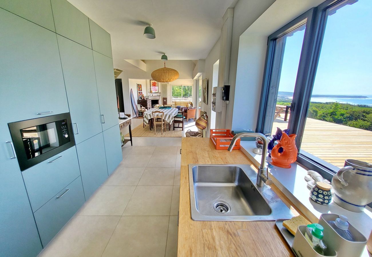 Villa à Primelin - 727- Superbe vue mer, grand confort, les pieds dans l'eau à St Tugen