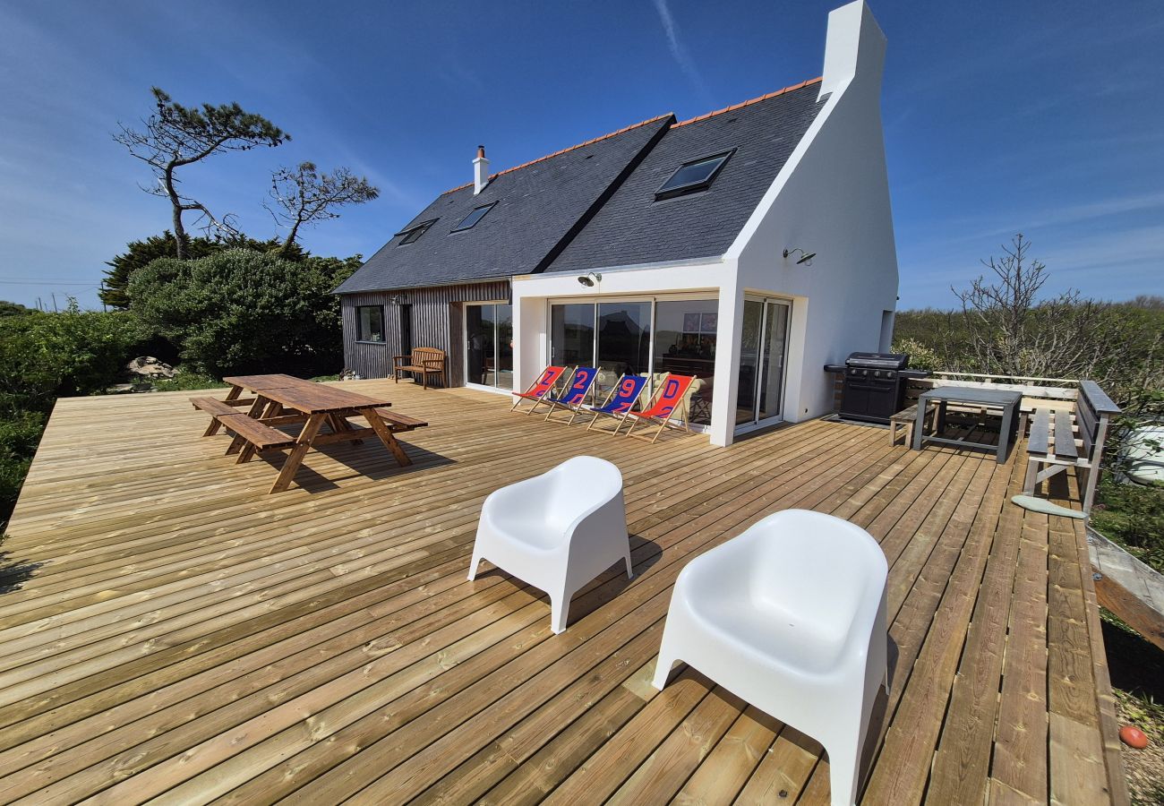 Villa à Primelin - 727- Superbe vue mer, grand confort, les pieds dans l'eau à St Tugen