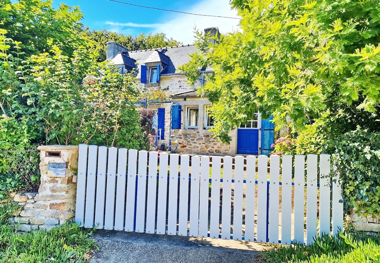 Maison en pierre apparente avec jardin clos à Audierne, location saisonnière