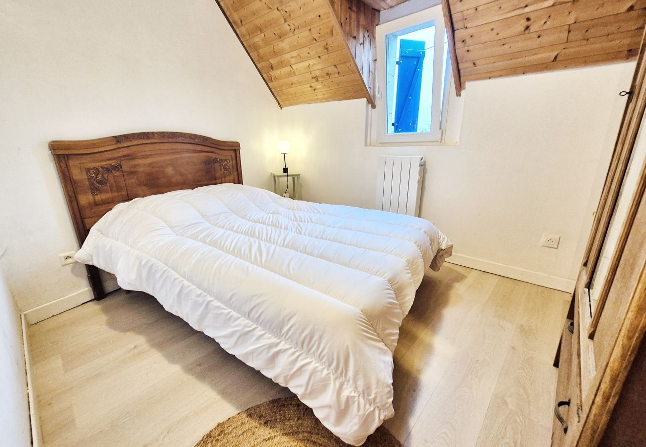 Maison à Audierne -  733-Maison bretonne en pierre avec jardin clos, proche plages et GR34