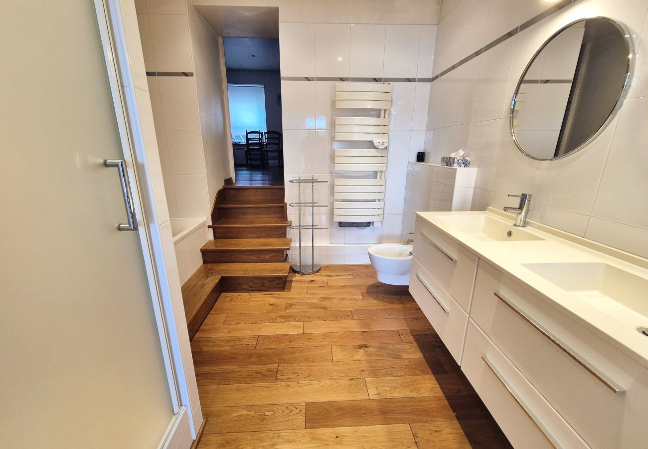 Appartement à Audierne - 735-Appartement lumineux 100m² avec vue imprenable sur le port