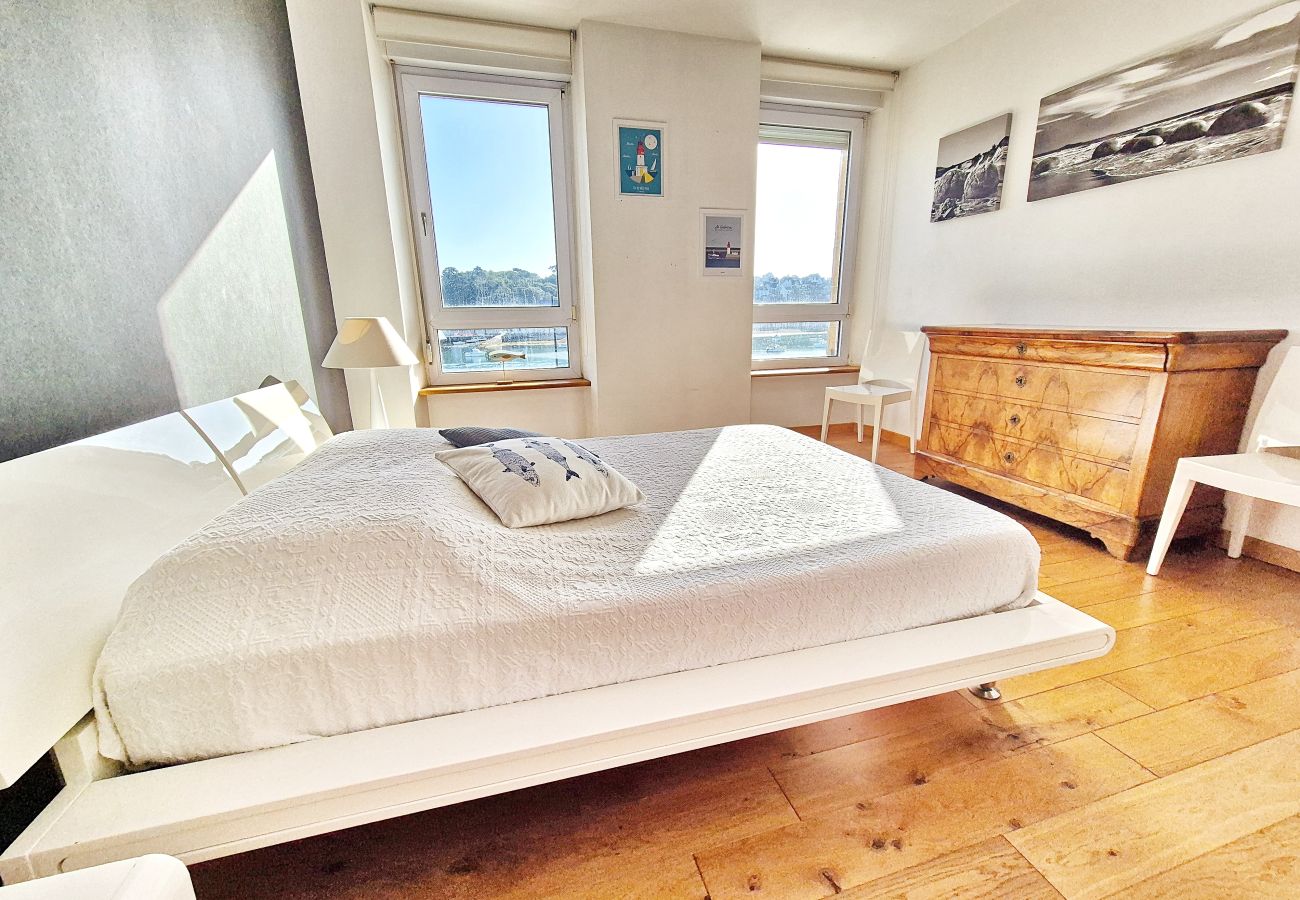 Appartement à Audierne - 735-Appartement lumineux 100m² avec vue imprenable sur le port